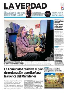 ROBLES PASA REVISTA EN LA AGA AL CURSO DE LA PRINCESA LEONOR