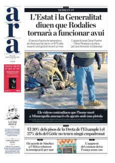 ELS VÍDEOS CONTRADIUEN QUE L’HOME MORT A MINNEAPOLIS AMENACÉS ELS AGENTS AMB UNA PISTOLA